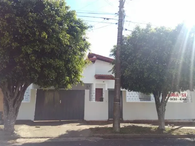 ALUGA-SE LINDA CASA BAIRRO BRABANCIA DE AVARÉ PRÓXIMA AO CONDOMÍNIO DOS MÉDICOS