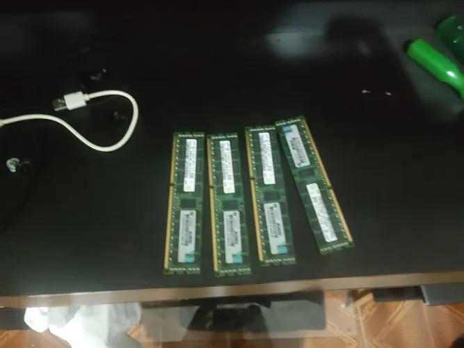vendo 4 memórias ram ddr3 de 4gb cada que totalizam 16gb as duas estão super dboa
