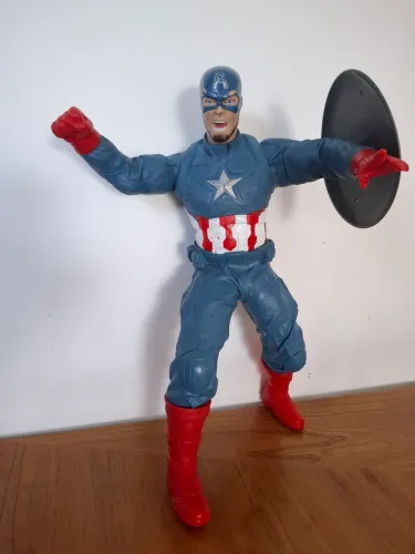 Boneco gigante articulado Capitão América