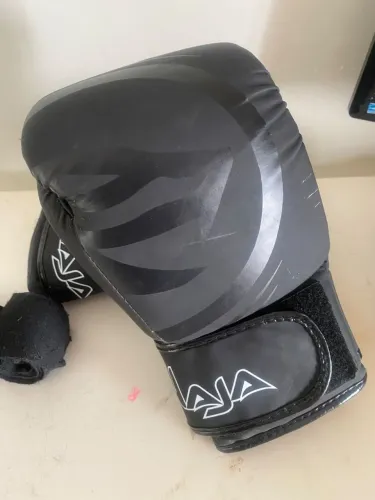 Luvas de boxe com faixa para mão
