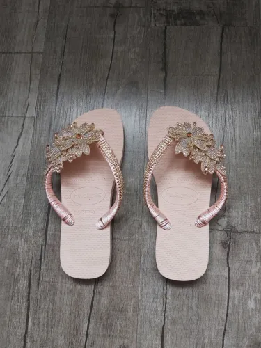 Chinelo Decorado Havaianas Slim Com Strass Bordada A Mão