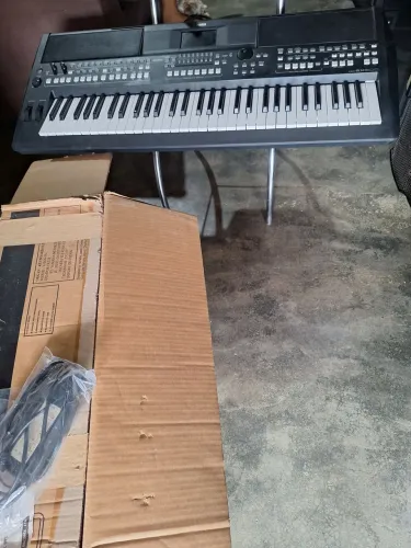 VENDO OU TROCO TECLADO SX 600 YAMAHA