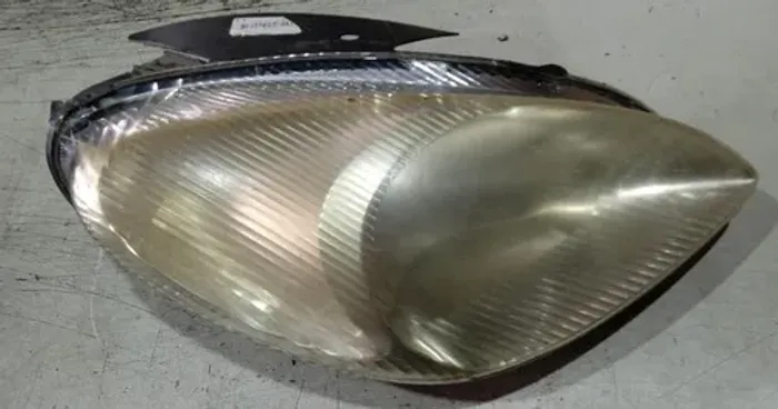 Farol Direito Xsara Picasso 2001 - 2006 / Avaria Direito