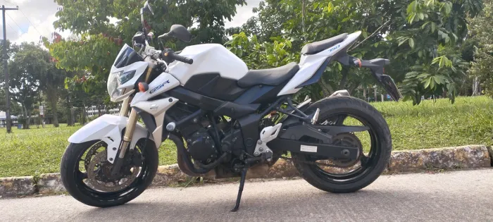 Suzuki GSR 750A 2013 | Único Dono | 36Mil Km | Branca | Muito Conservada