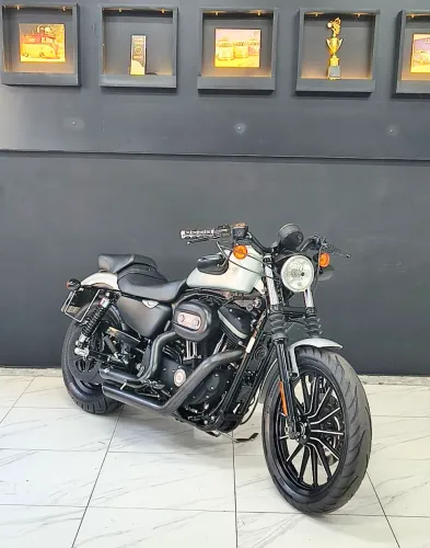 Harley Davidson XL 883N Iron