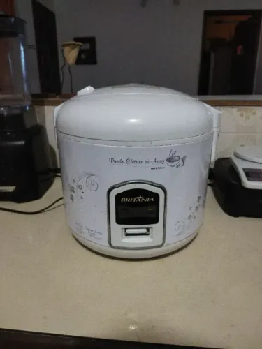 Panela de arroz Britânia 10 xícaras