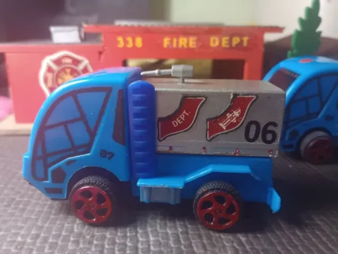 MINIATURA CAMINHÃO RESCUE 37 WATER CANNON - 8 cm.