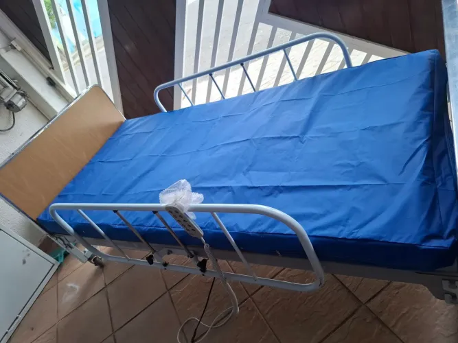 Cama hospitalar motorizada completa