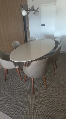 Mesa de jantar laca com vidro oval