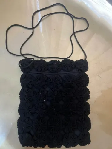 BOLSA TIRACOLO DE FUXICO COM ZIPER