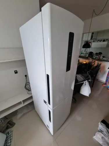 Geladeira branca ELETROLUX INVERTER 220V 400Lt