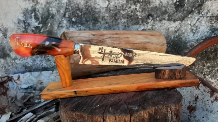 Faca artesanal para churrasco "Fé, amor, família"