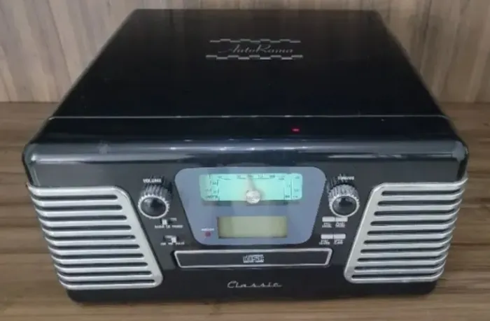 Vitrola, lindo toca discos de vinil, LP, com agulha ok, som antigo, 4x1