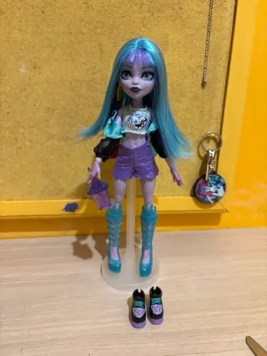 Twyla Neon frights monster High g3