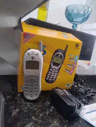 Celular Motorola Relíquia 120T