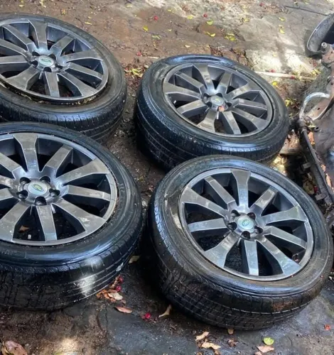 Roda e pneu Land Rover