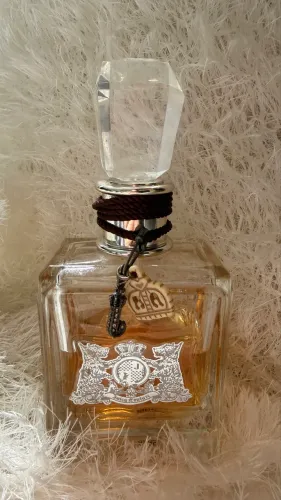 perfume Juicy Couture Eau de Parfum, conhecido por sua fragrância floral e frutada.