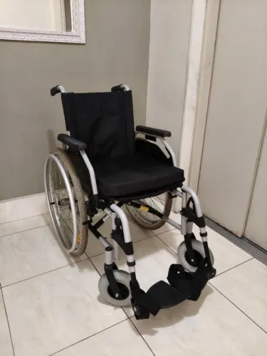 Cadeira de Rodas Ottobock Start B2 Standard (Ótimo Estado!)