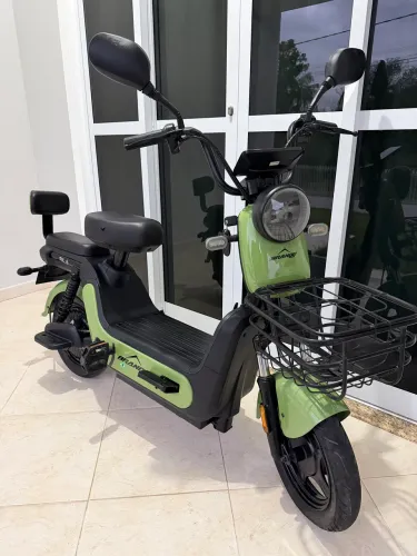 Scooter elétrica brando