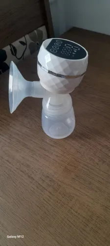 Extratora de leite materno. 