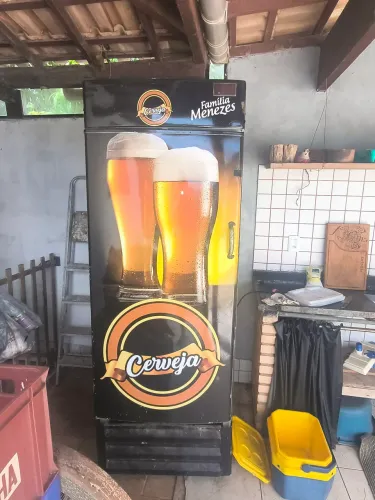 Cervejeira 570 L revisada segundo dono gelando muito