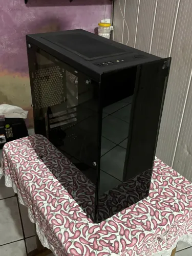 Gabinete gamer para sair logo