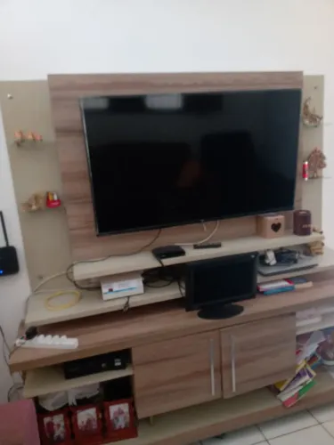 Vende-se mesinha, expositor de pão e bolo, poltronas, purificador de água, hack com painel