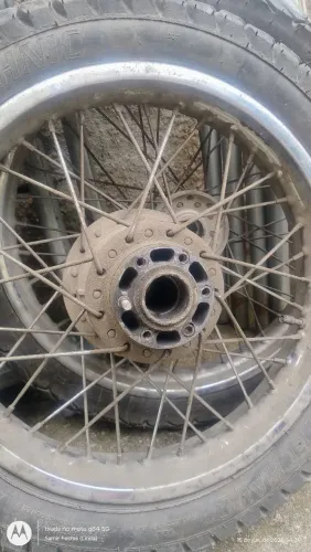 Vendo rodas e pneus moto 