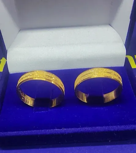 Alianças fosca com Risco Ouro 18 Kilates Peso 7 Gramas 5 mm                               