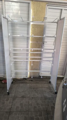 Vendo expositor Ipanema com rodinhas R$220 cada. Retirada em Realengo 