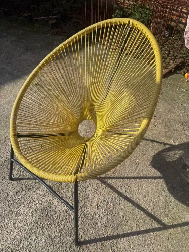 Vende-se cadeira amarela de lazer 