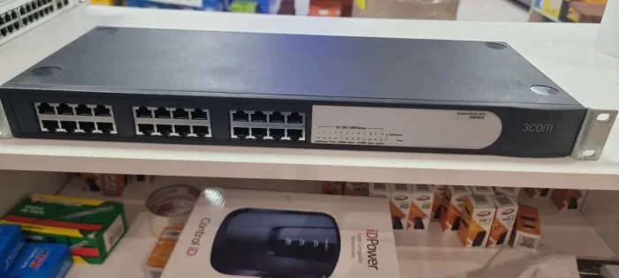 Switch 3Com Baseline 2824 24 Portas Gigabit 10/100/1000 - 3CBLUG24