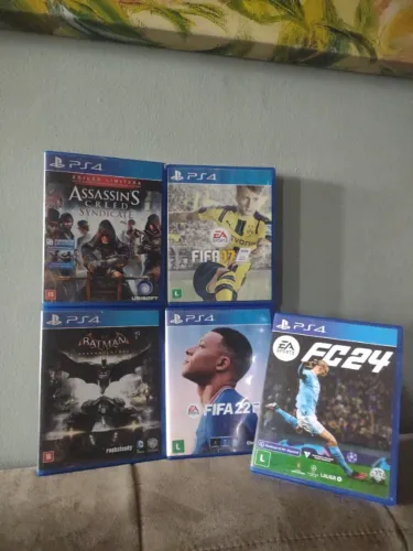 Jogos de ps4 DVD, FIFA 24,FIFA17,ASSASIN'S CREED SYNDICATE E BATMAN ARKHAM KNIGHT