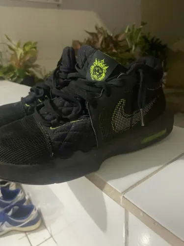 Tênis Nike LeBron Witness 8 Preto/Verde Neon - Tamanho 42