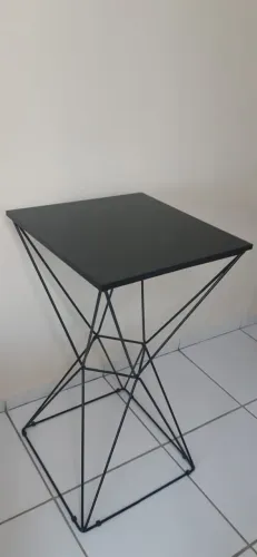 Vendo conjunto de Mesa e Banquetas 