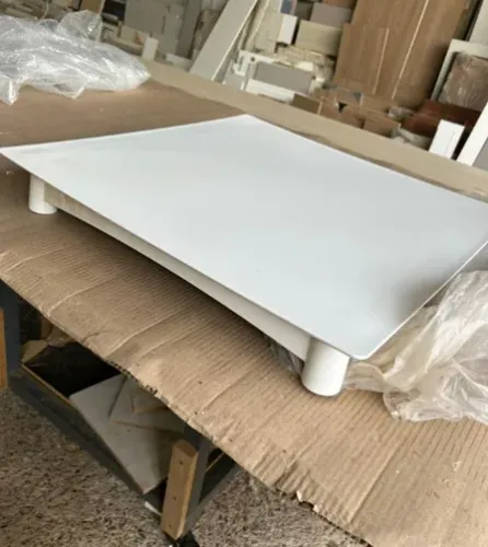 Mesa desmontável em plástico com encaixe - cor branca