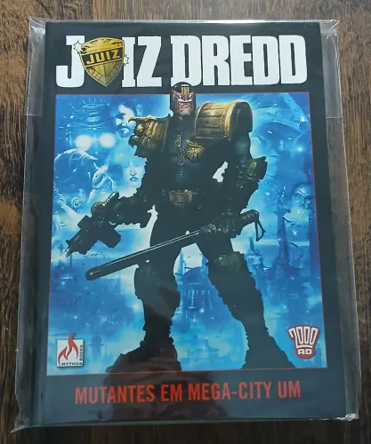 HQ Juiz Dredd: Mutantes em Mega-City Um (Mythos, Capa Dura, seminova)