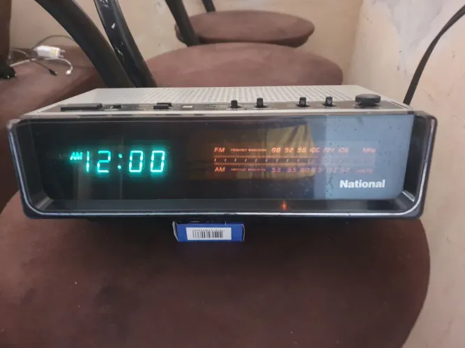 Vendo relíquia rádio relógio da national 