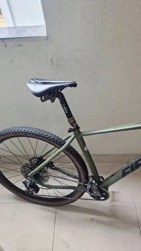 Bike First Verde Militar 12v suspensão Ar 