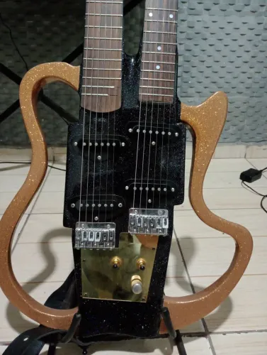 Guitarra de dois braços Double neck customizada