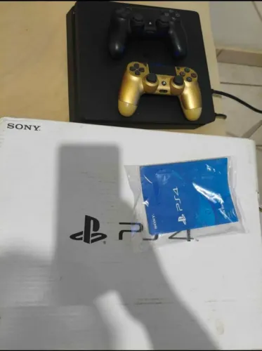 Ps4 Slim desbloqueado na caixa 2 controles e vários jogos