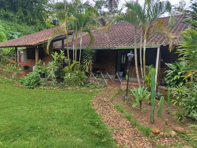 Casa à Venda ou Locação em São Sebastião das Aguas Claras | 250 m² - 4 quartos.
