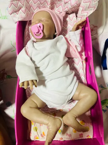 Bebê Reborn de pano com membros de silicone