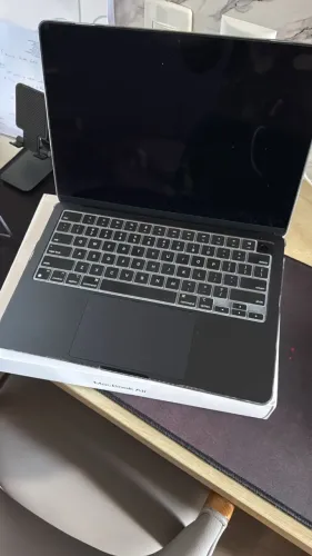 MacBook Air M² - Cor: Meia-Noite - RAM: 8GB - SSD Capacidade 256GB - Impecável na Caixa