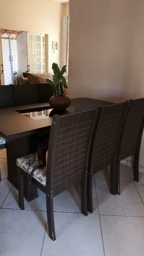 Mesa de jantar com 6 cadeiras 