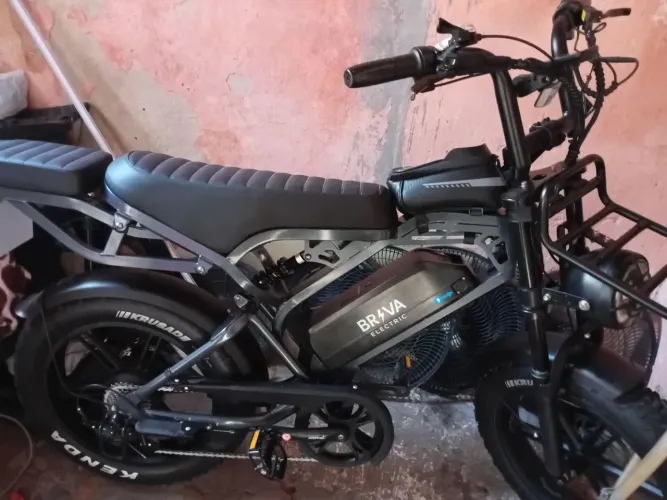 Moto elétrica pouco usada 17 kilometros rodado a pessoa não se adaptou andar nela com nota