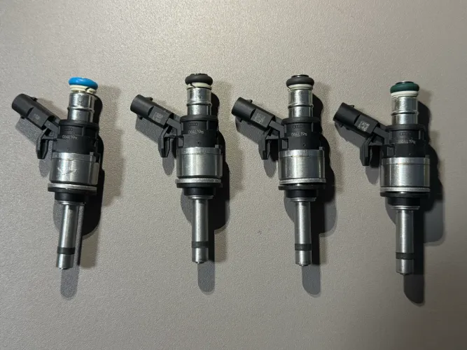 Bicos de Audi S3, Continental. 