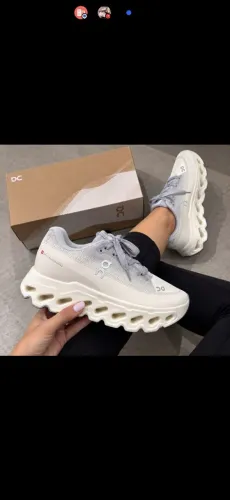 On cloud Premium esportes femininos