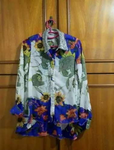 Vestidos e outras peças valores na a descriçao