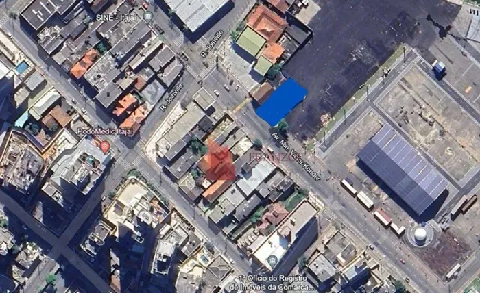 VENDA: Terreno com edificação no Centro de Itajaí